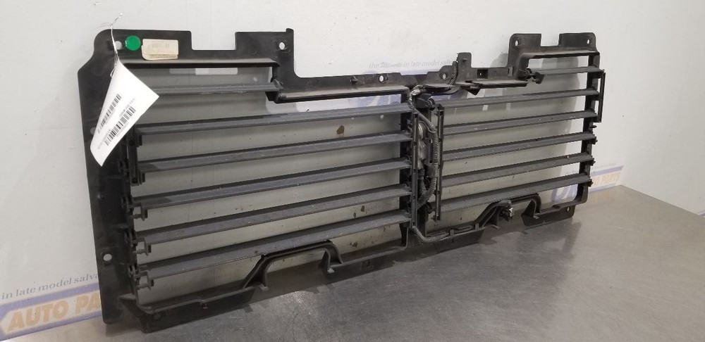 18 GMC YUKON XL 5.3L AIR SHUTTER
