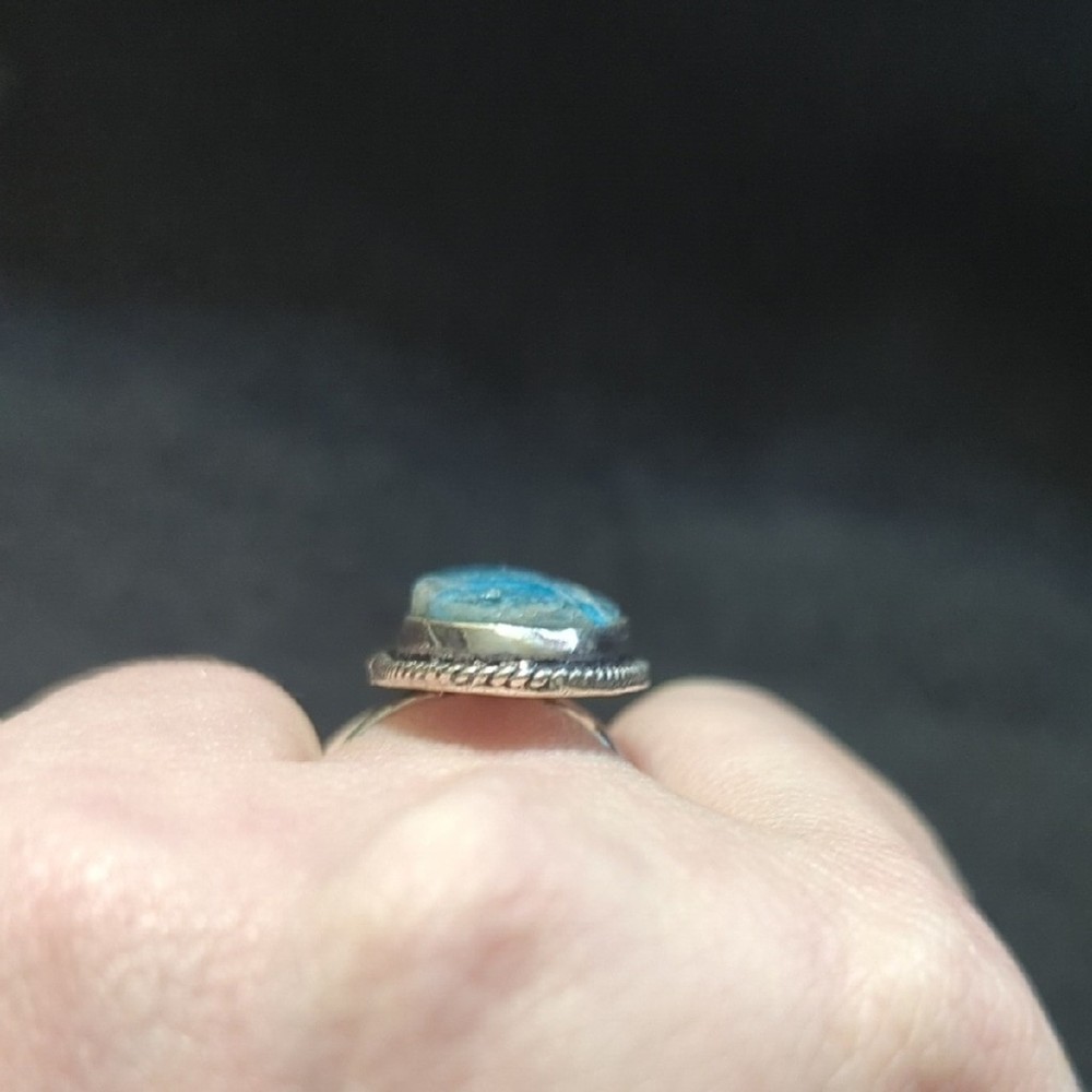 Silver Plated Bright Blue Apatite Gemstone Oval Statement Ring - Size 8.5