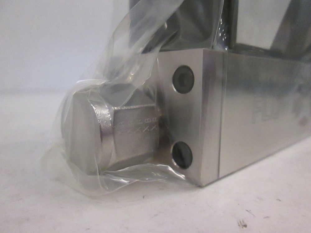 Tylan DFM-3900M, MFC Mass Flow Controller 300 SCCM, N2, Rfrb