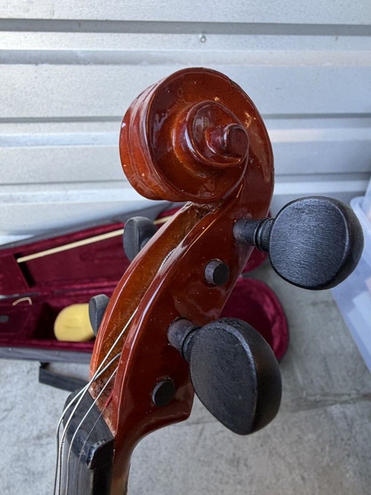 Rosetti Model 4/4 Violin w Carry Case