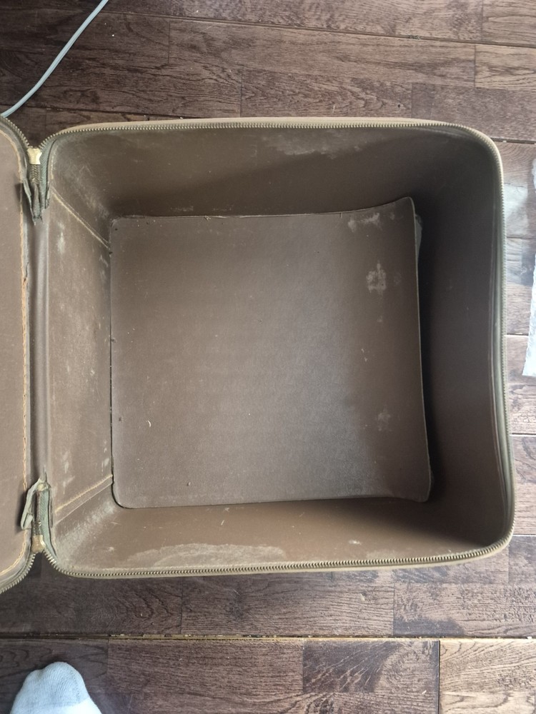 Bausch & Lomb Balomatic Medium Format Slide Projector 755 with Case Instructions