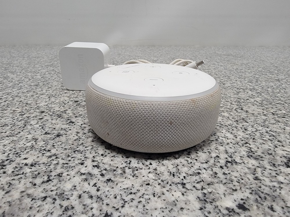 Amazon Echo Dot 3rd Gen Smart Speaker Glacier White D9N29T