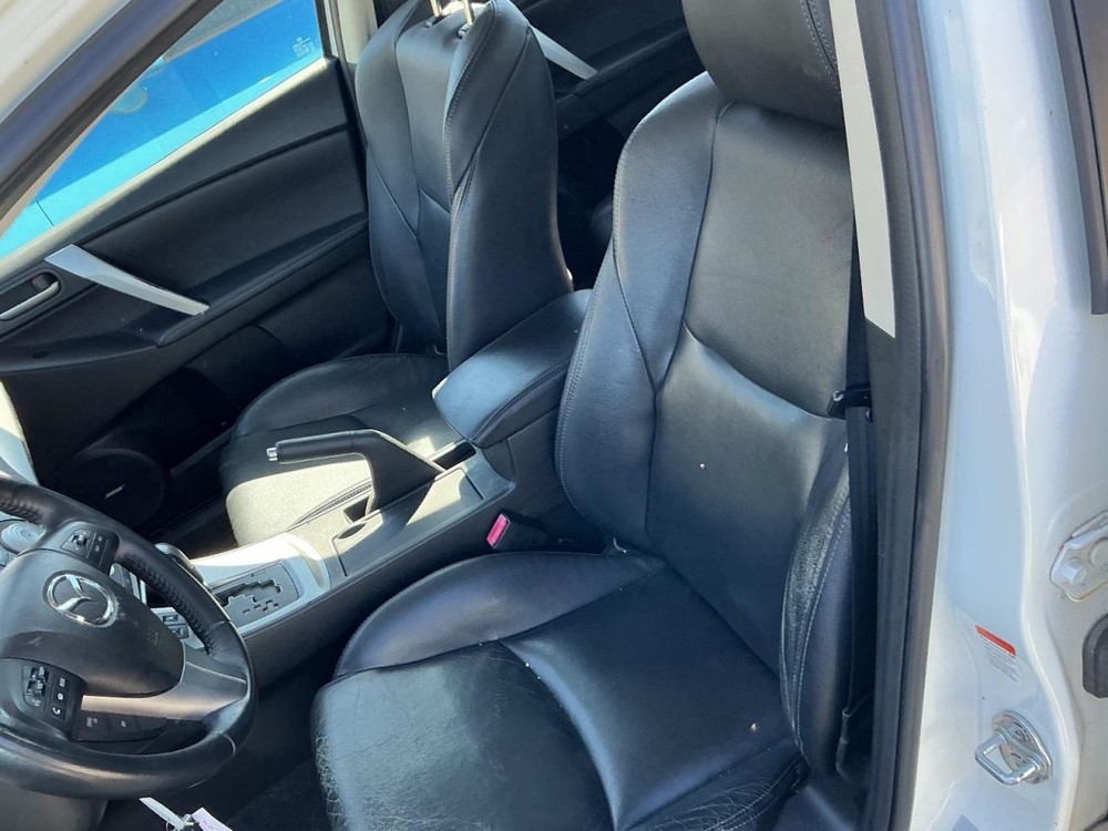 3 2011 Glove Box 4998884