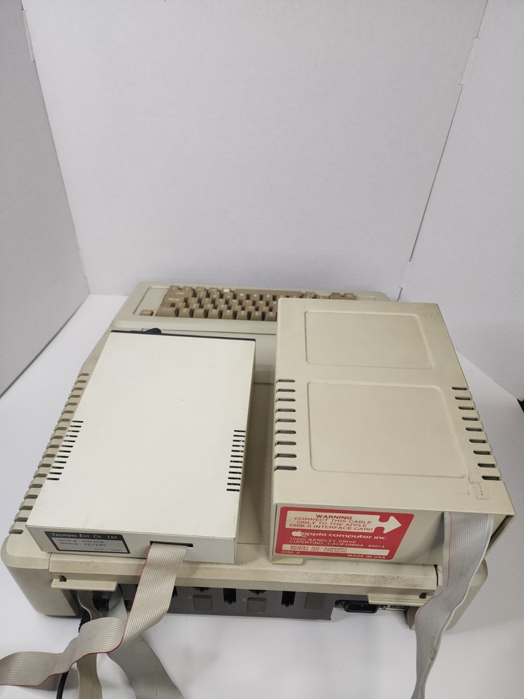Vintage Apple IIe A2S2064 Computer w/ 2 Disk Drives Powers On
