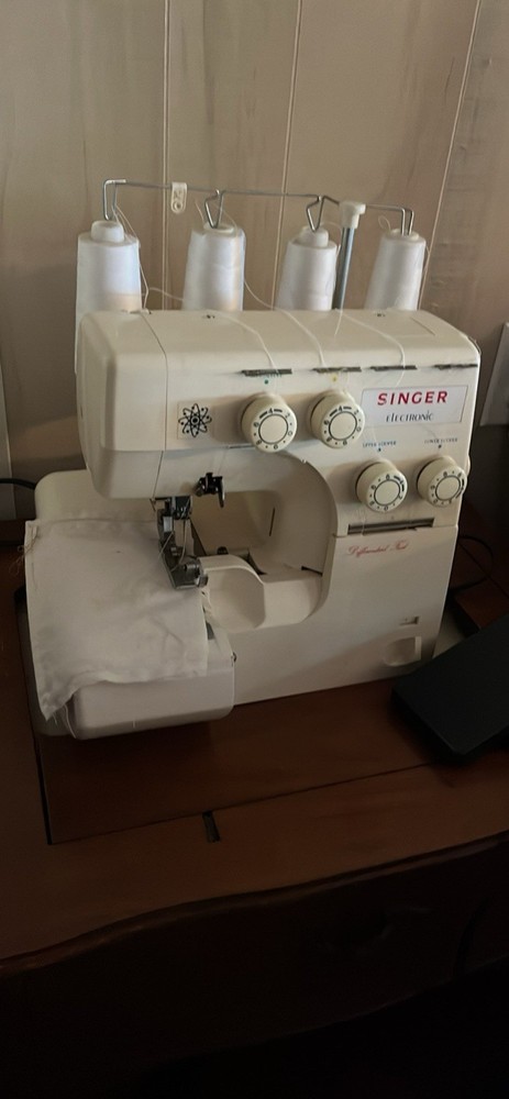 Singer Differential Feed Electronic Serger Sewing Machine