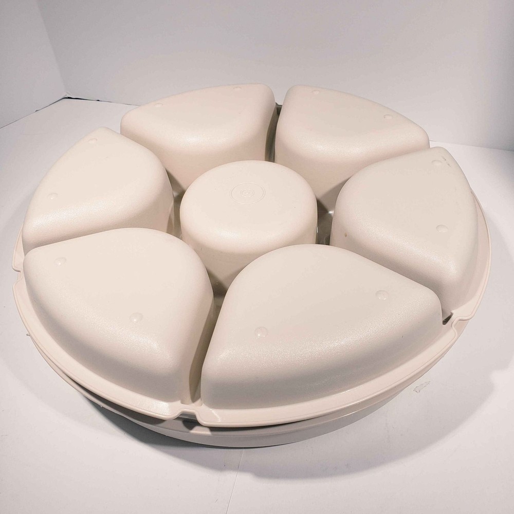 TUPPERWARE CREAM LARGE DIVIDED FRUIT/VEGGIE SERVING TRAY #1665 & # 1666 Beige
