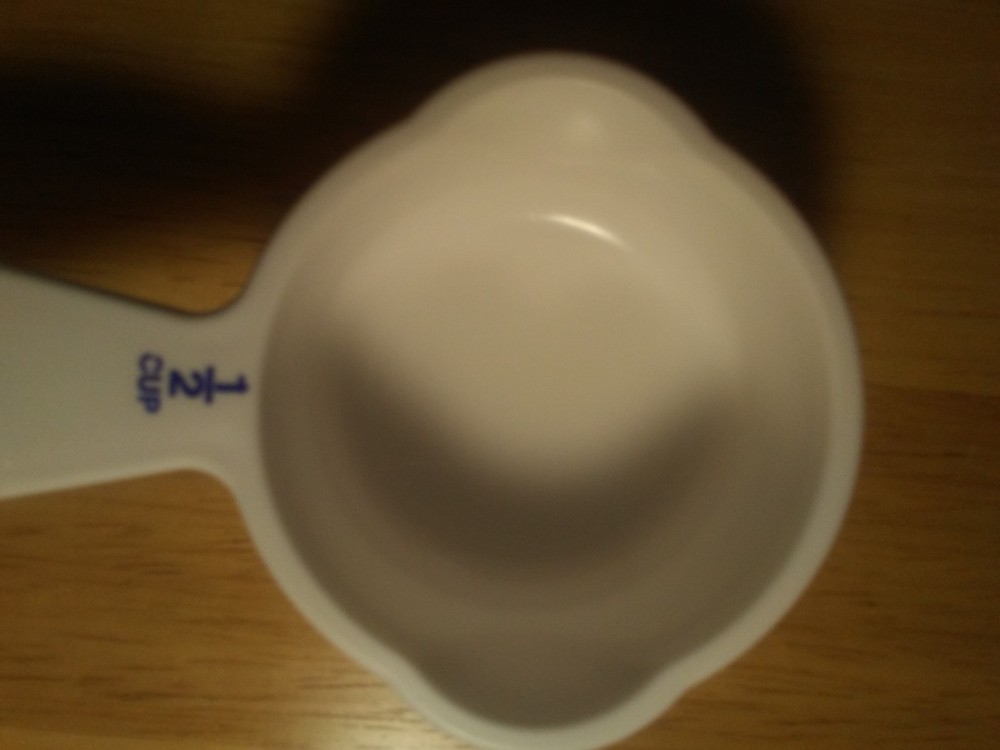 Tupperware curved handled measuring cups ergo