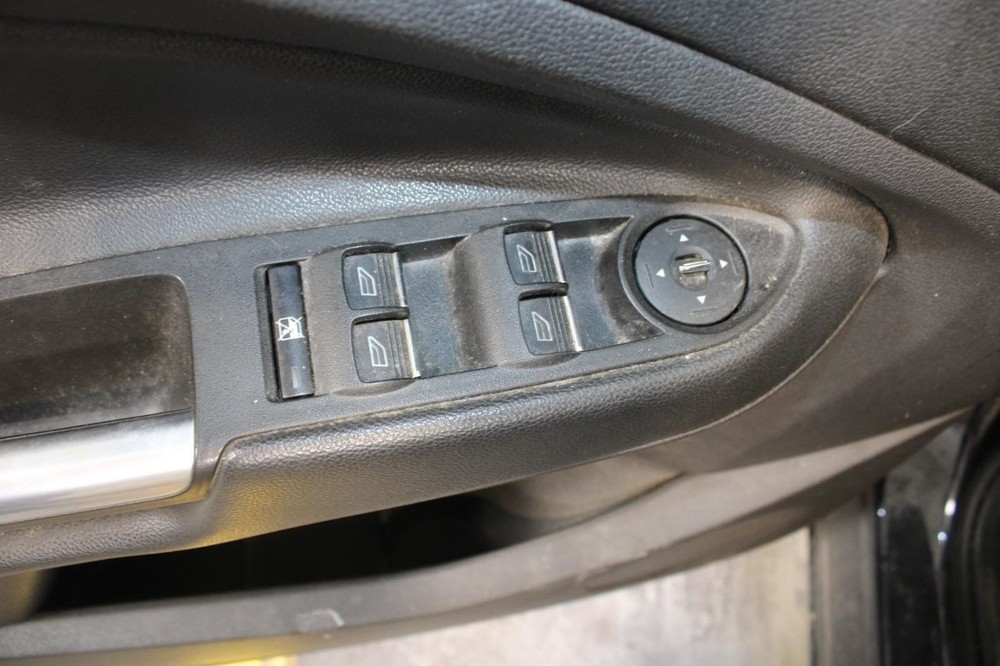 2015 Ford Escape 8 Screen Display OEM Used - Reprogramming Required