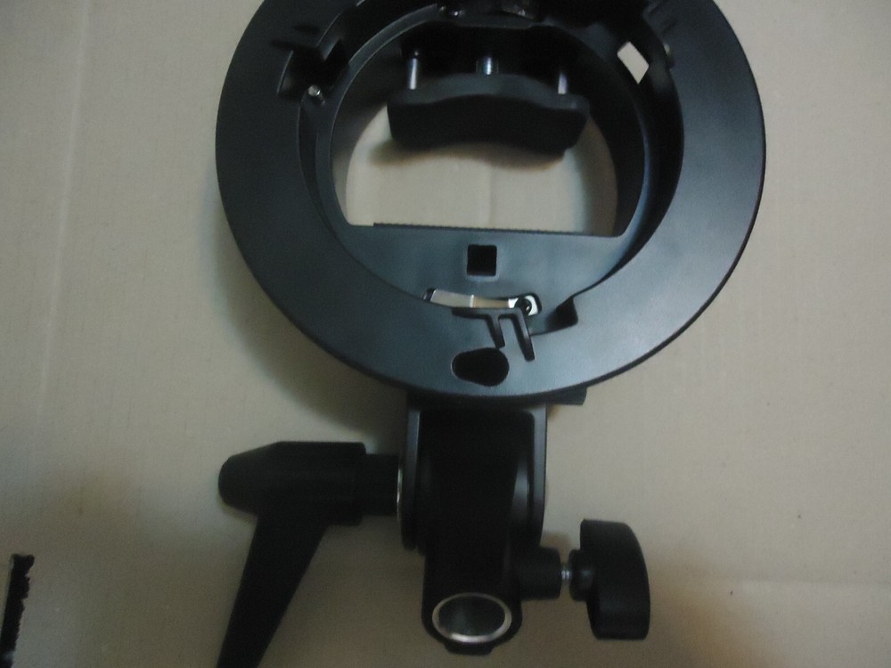 S-Type Flash Bracket Holder Bowens Mount For Speedlite Flash