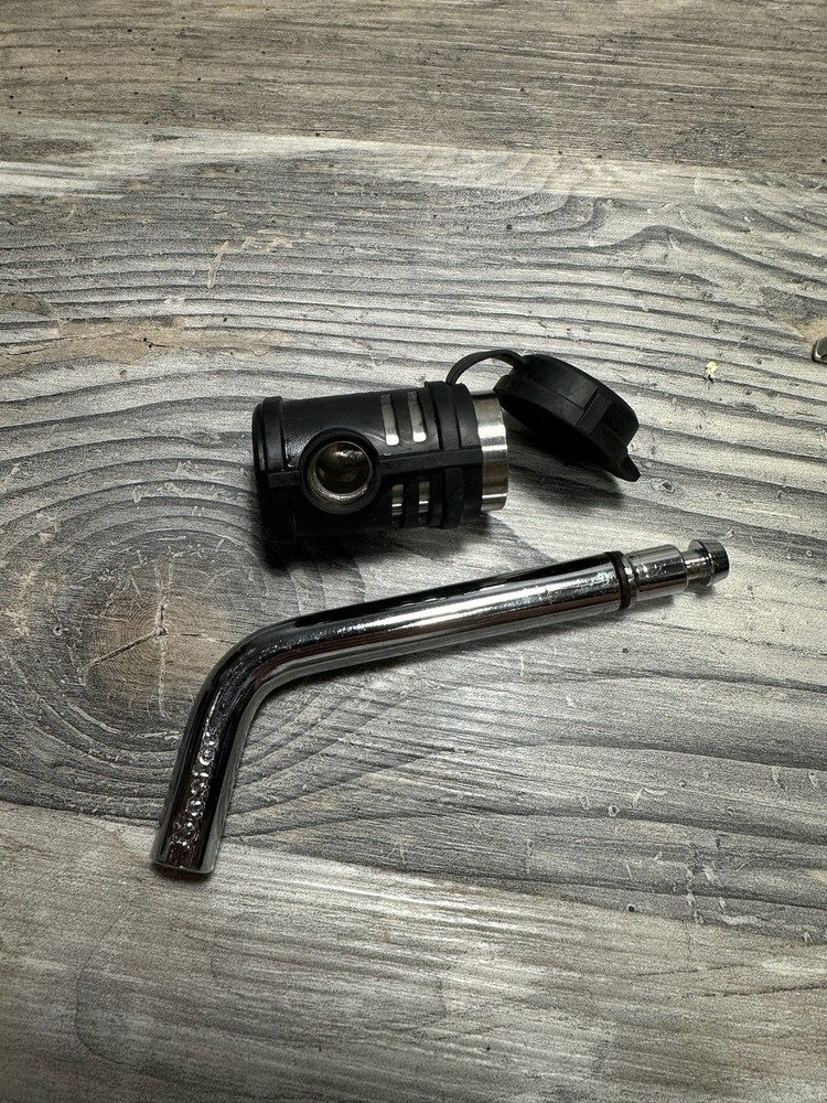 Lockable MASTER LOCK Trailer Hitch Pin With Keys