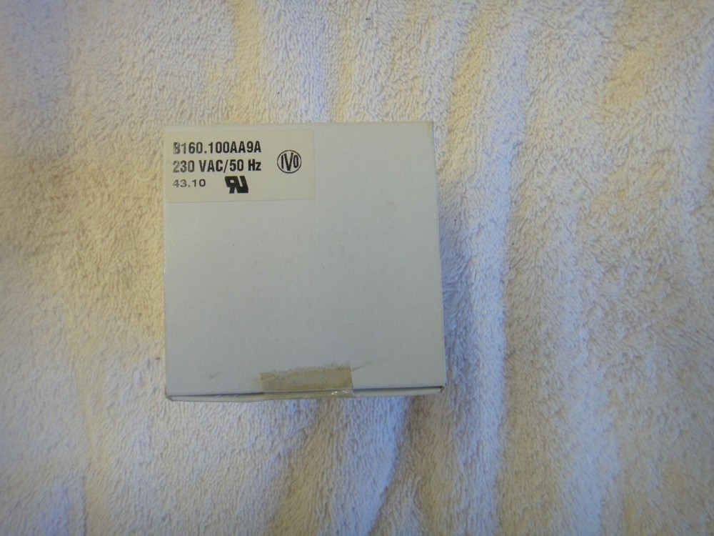 NIB Baumer Time and Hours Meter   230V    B160.100AA9A