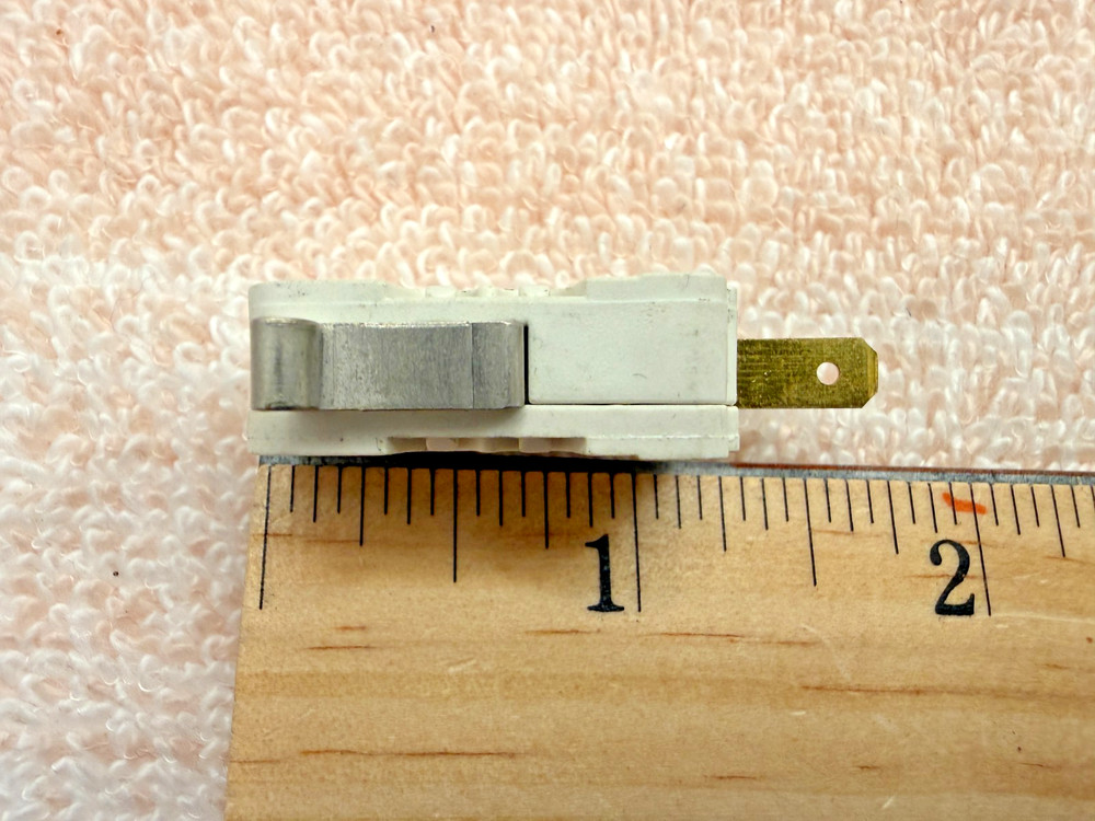 Cherry Microswitch Micro Switch 0.05 Amp 28 Vdc Gold Plated Low Current Contacts