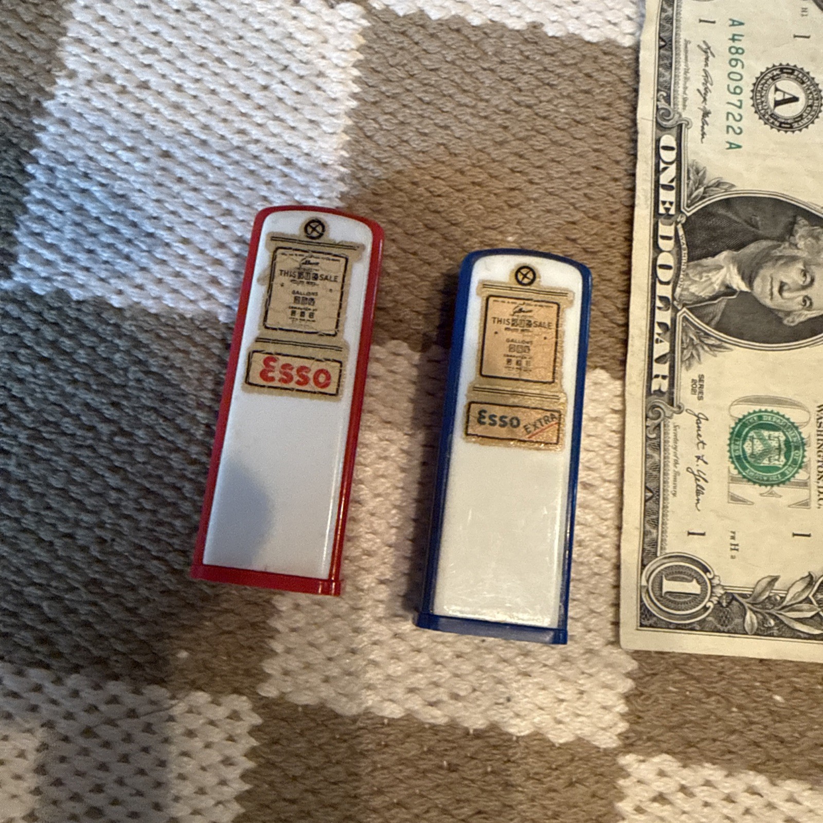 Vintage 1950 S Plastic ESSO Gas Pump Salt And Pepper Shakers