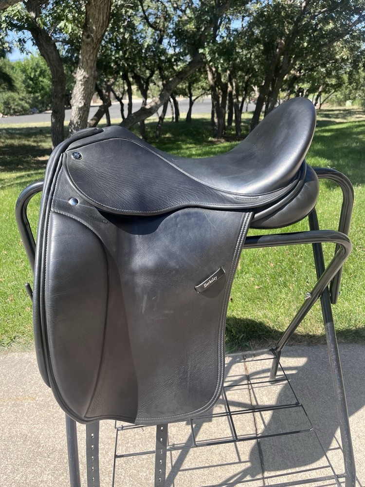 Lovatt and Ricketts 17” Medium Width Berkeley Dressage Saddle