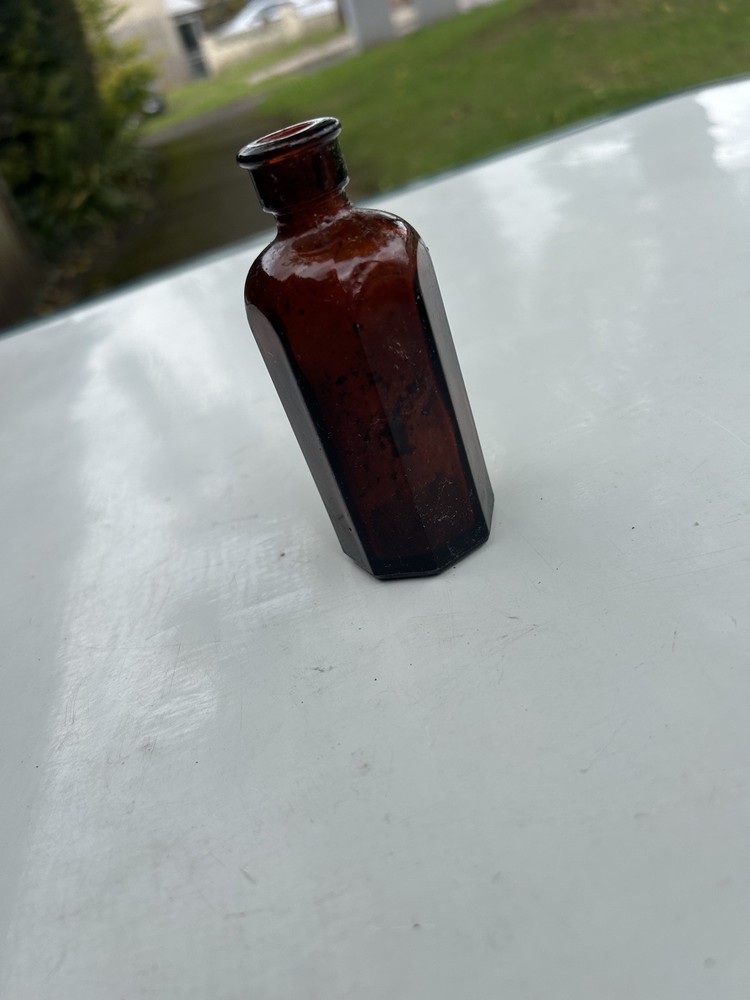 VINTAGE BOTTLE MILTON BROWN / AMBER