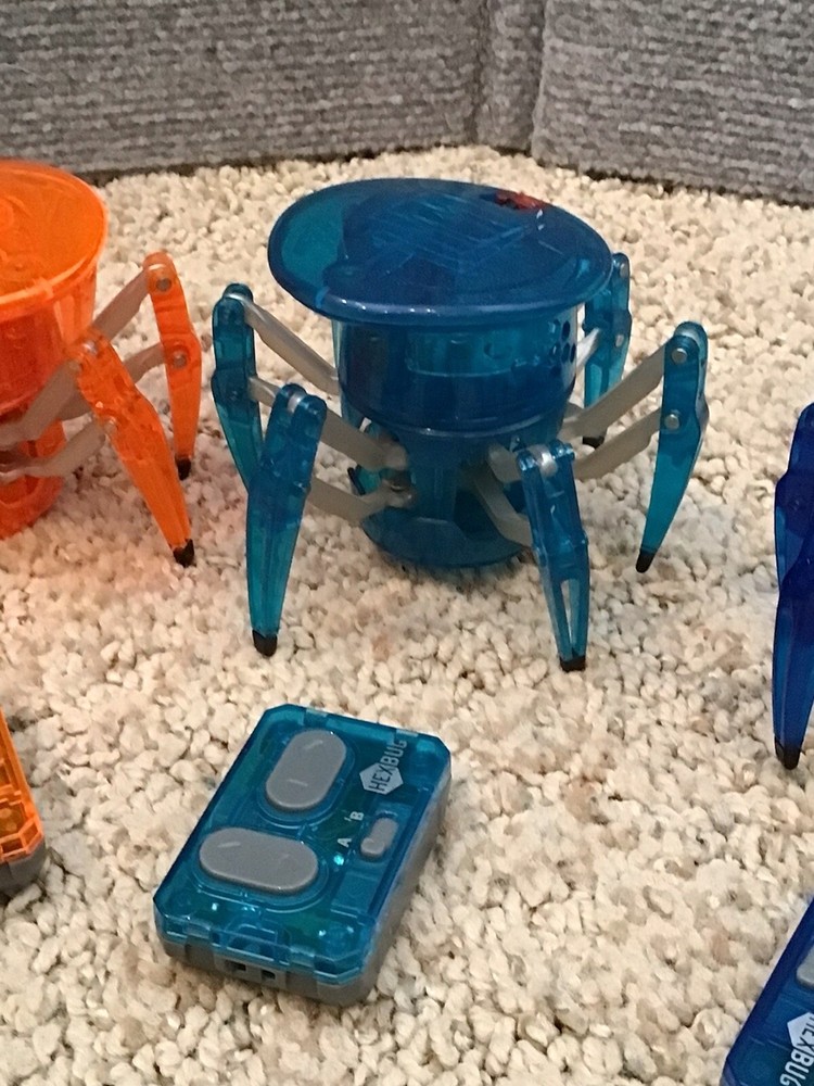 Hexbug Battle - 3 Spiders Lot, Remotes & Bugs With Small Arena - Untested