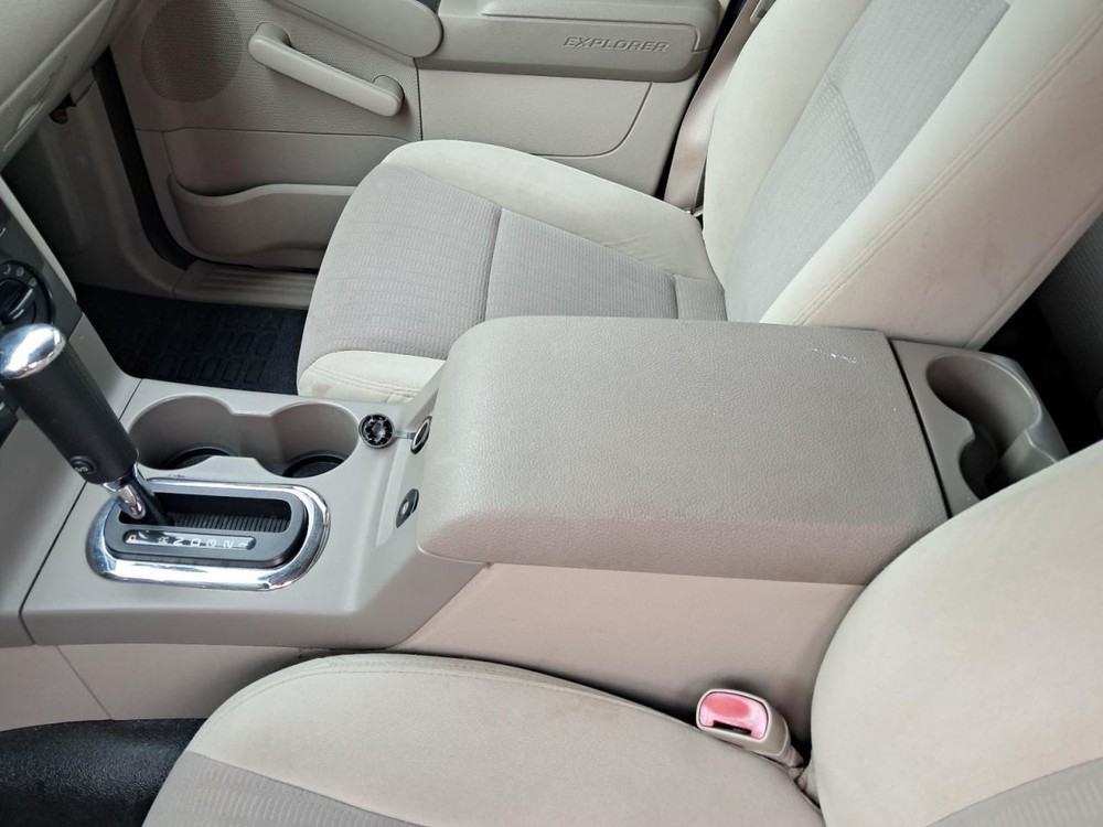 EXPLORER 2007 Glove Box 4815440