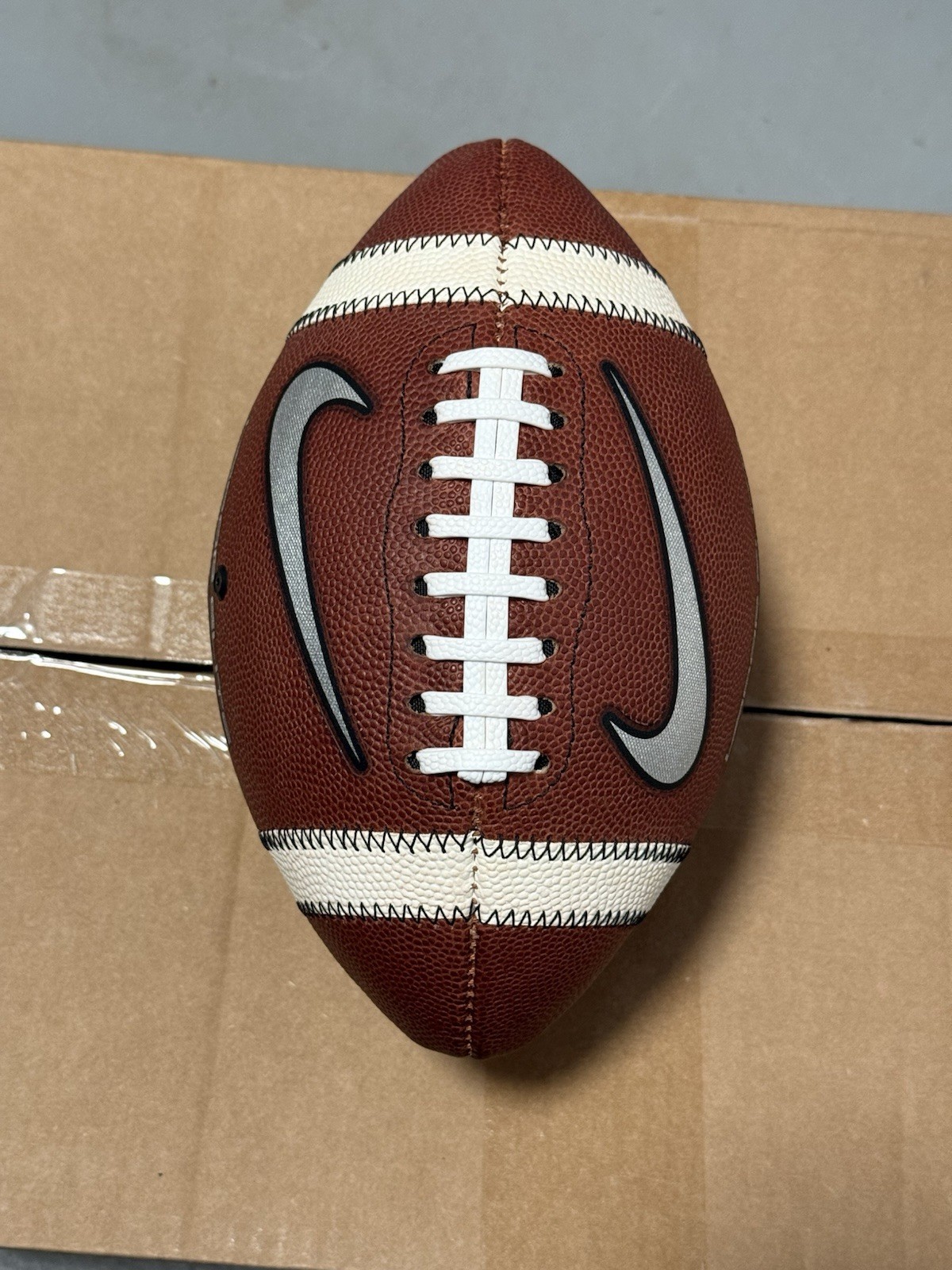 Nike Vapor Elite YOUTH Size Leather Football w/ White Pebble Lacing Brand New