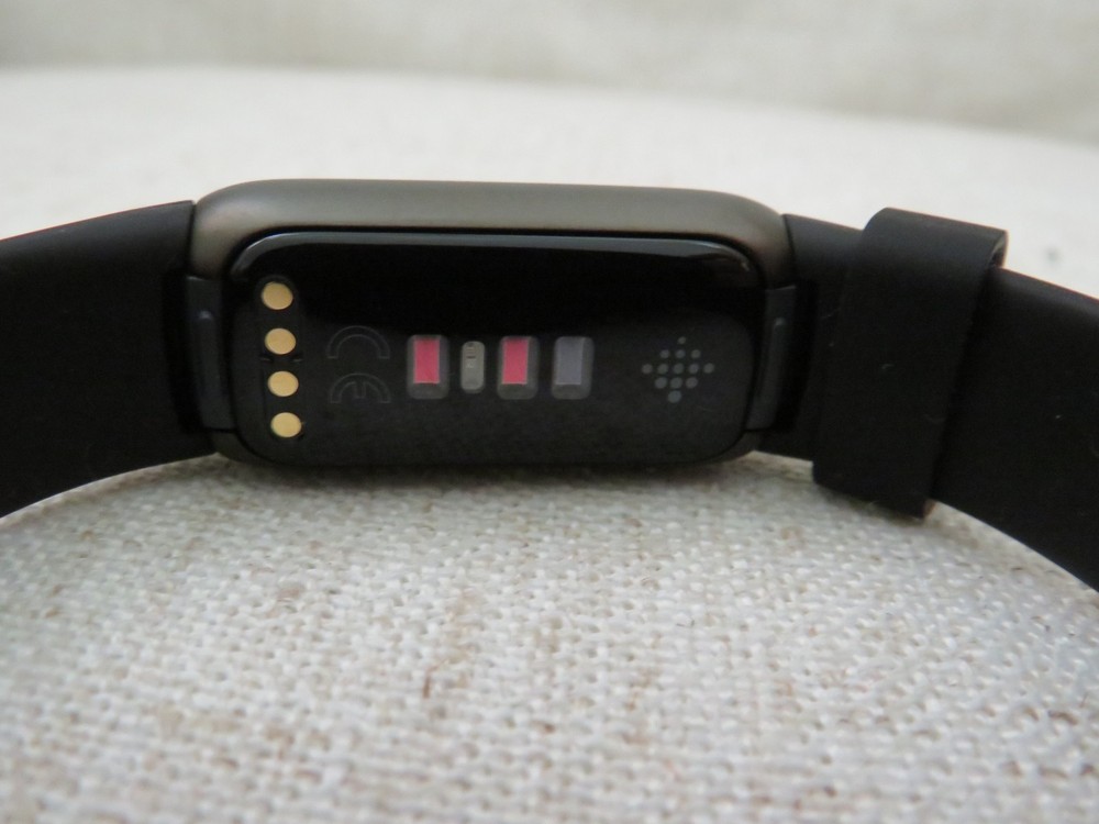 Fit Bit Luxe Smart Tracker