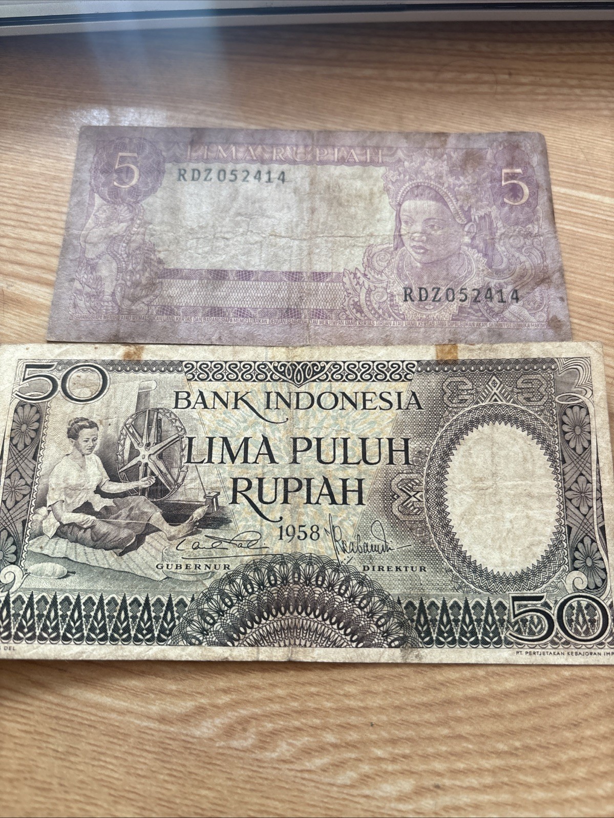 Large Lot Of Indonesia Banknotes