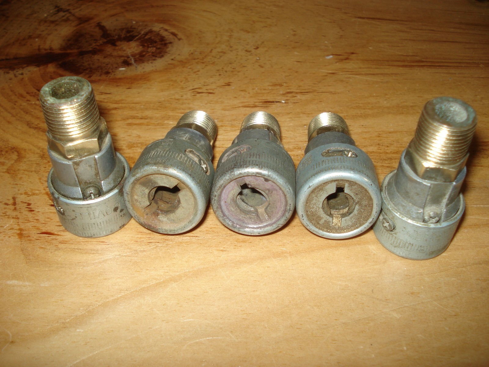 Lot of 5 Scovill Female twist lock push to connect quick air coupler 3/8 NPT