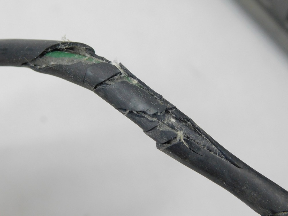 Central Electronics 100V Vintage Ham Radio Transmitter (excellent cosmetics)