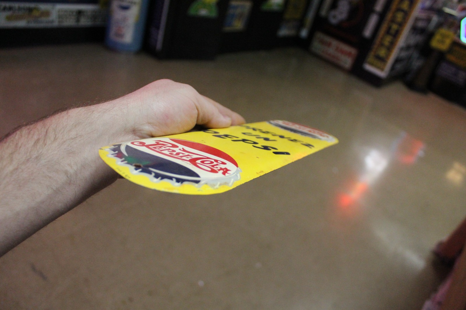 RARE 1950s PRENEZ UN PEPSI COLA STAMPED PAINTED METAL DOOR SIGN POP SODA COKE