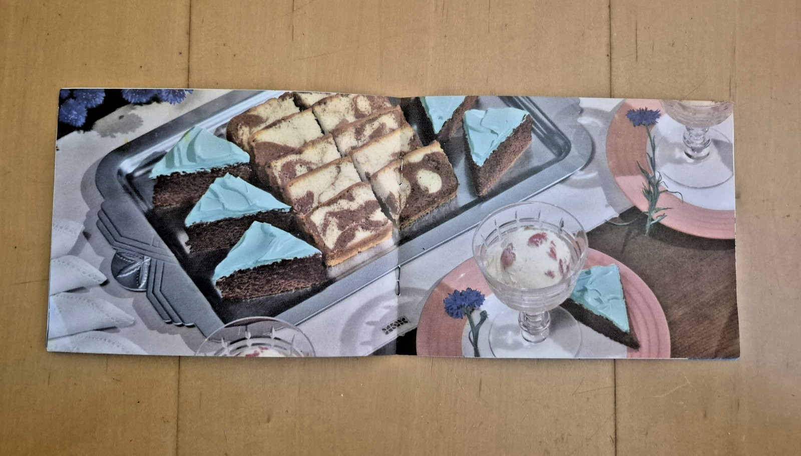 Vintage 1938 GOOD THINGS TO EAT MY FAVORITE CHOCOLATE CAKES - Arm & Hammer RARE