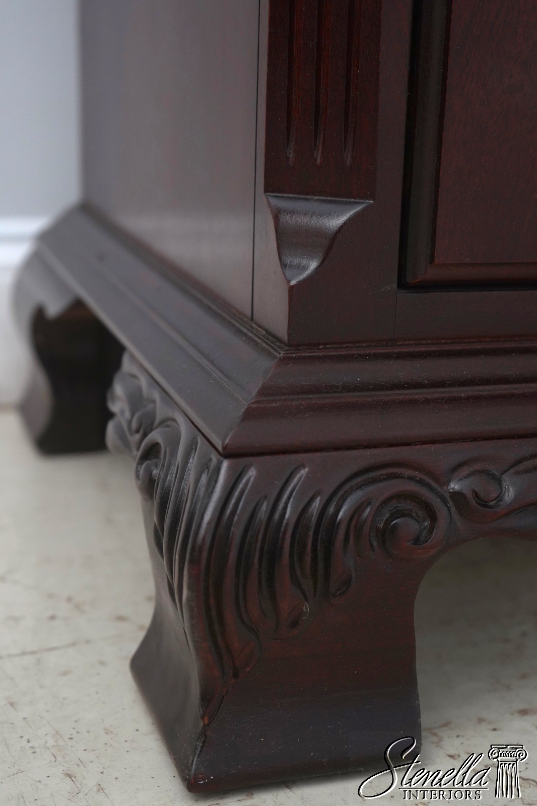 F71791: THOMASVILLE Chippendale Style Mahogany Dresser w. Mirror