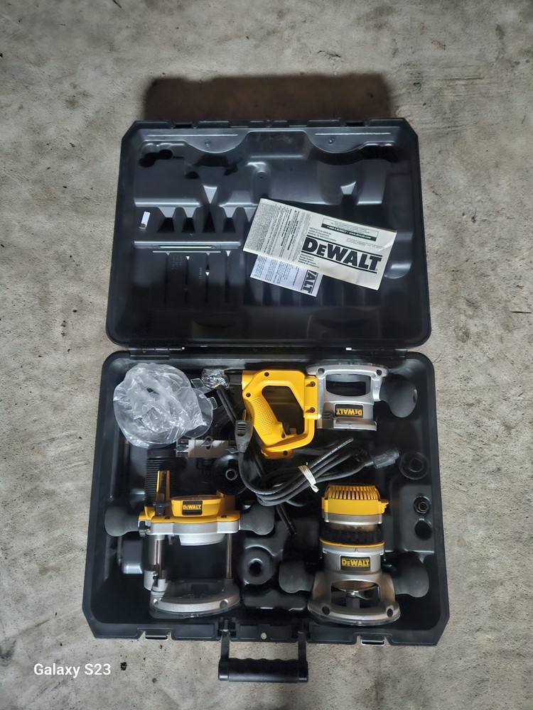 DeWALT DW618B3 2.25HP D-Handle Plunge Fixed Base Router Tool Kit - DW618