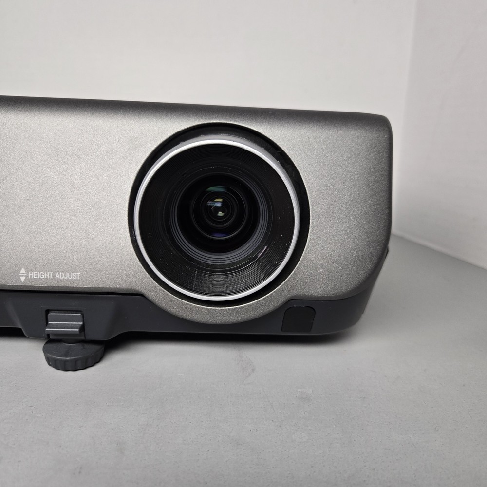 EIKI EIP-200 Projector - VGA / S Video Inputs - Tested - Lamp Timer 201 Hours