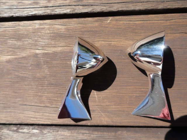 CADILLAC ELDORADO 1957 TAIL LIGHT BULLETS SUPER NICE.