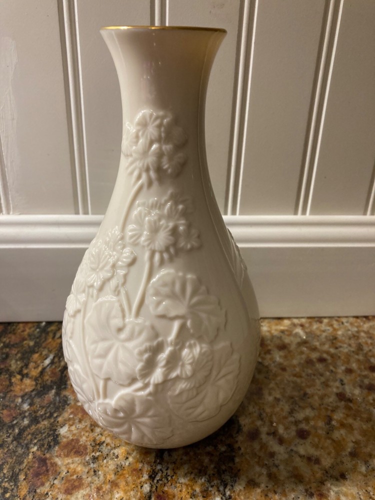 Lenox Countess Geranium China Vase. 7.5”
