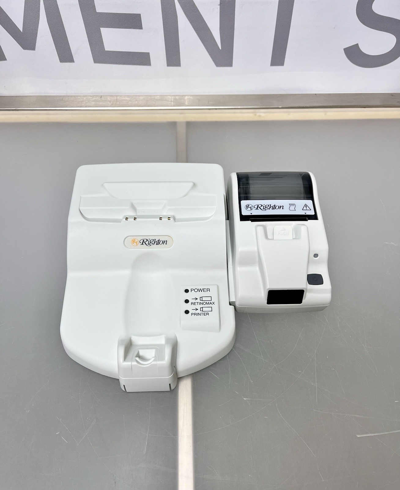 Righton Retinomax K-Plus 5 Handheld Auto Ref/ Keratometer with Charging Station