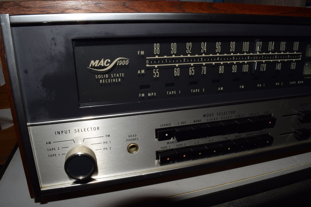 McIntosh Mac 1900 Solid State AM/FM Receiver - Clean