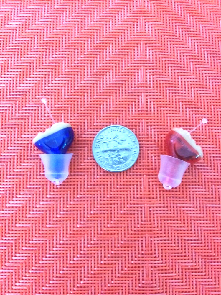 TWO IN EAR DIGITAL HEARING AMPLIFIERS 3 SMART PROGRAMS BUTTON CONTROLS VOLUME