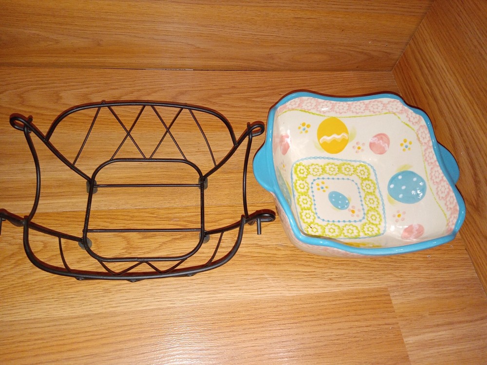 6 Piece Temptations Old World Easter Style bakeware And Carrying Baskets