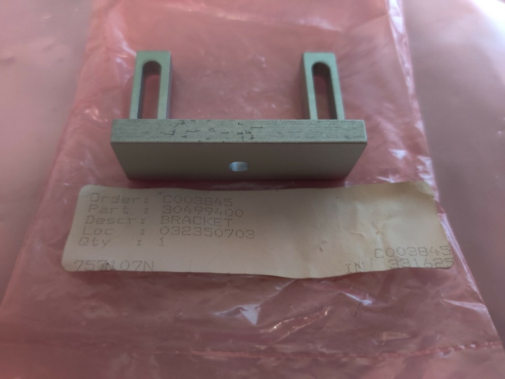 Universal Instruments Bracket 30499400