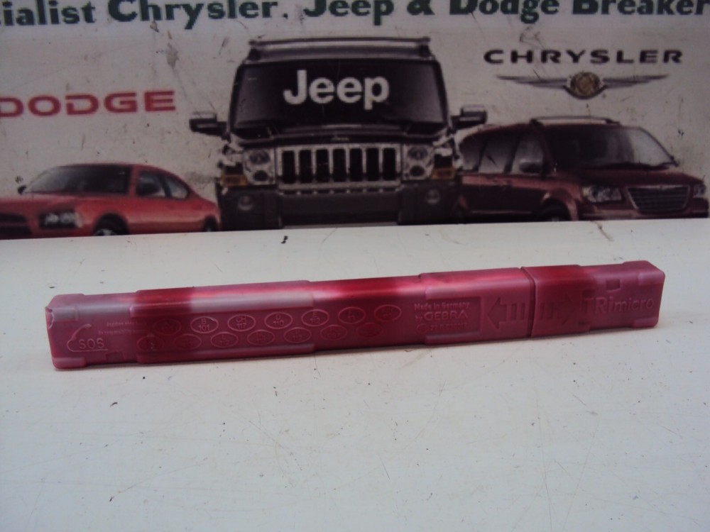 CHRYSLER CROSSFIRE WARNING EMERGENCY BREAKDOWN TRIANGLE A1718900097