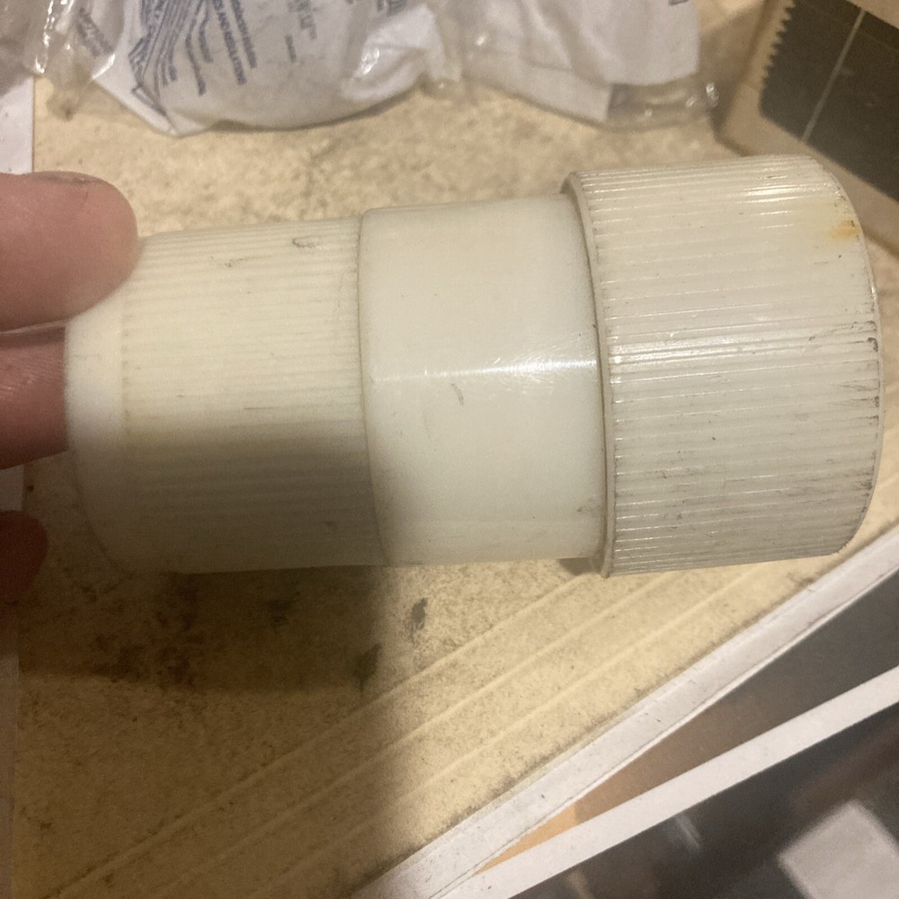 BRYANT Turn & Pull Connector Socket (Nylon) 125V, 15A, NEMA L5-15