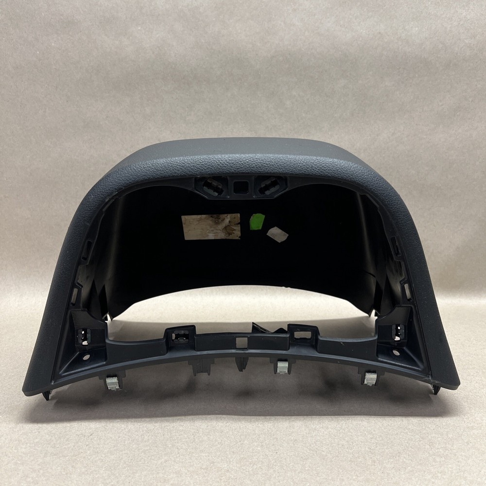MB Metris front cup holder housing