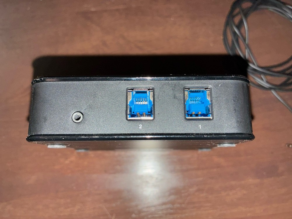 IoGear Gus432 kb/mouse dual controller kvm, non powered
