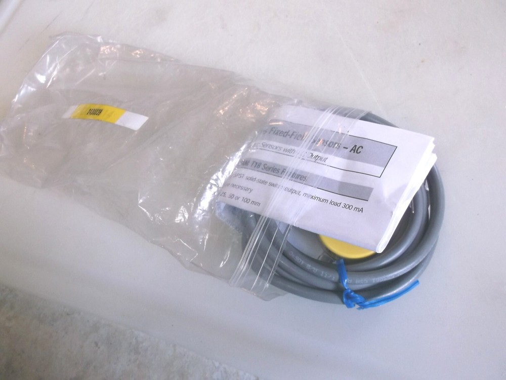 Banner T18RW3FF50 EZ-Beam Fixed Field Sensor NIB