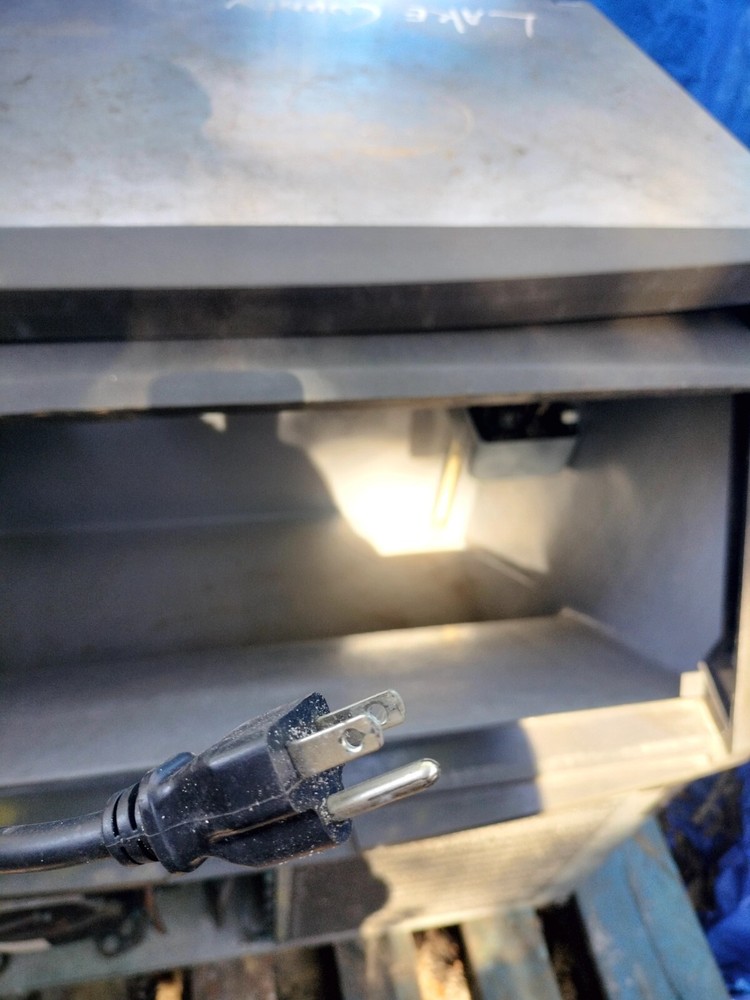 Manitowoc Undercounter Ice Maker Cube Machine Bin - 280 Pounds - QD0272A