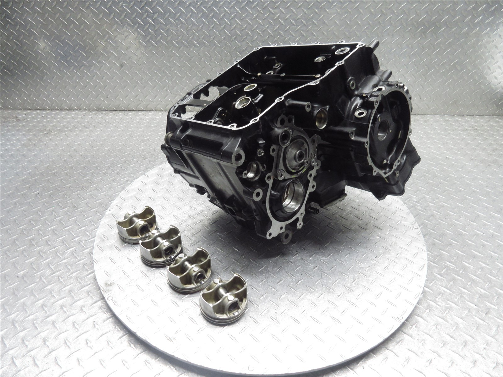 2009 08-11 Kawasaki ZX14R ZX14 Crankcase Case Engine Motor Block Piston **READ**