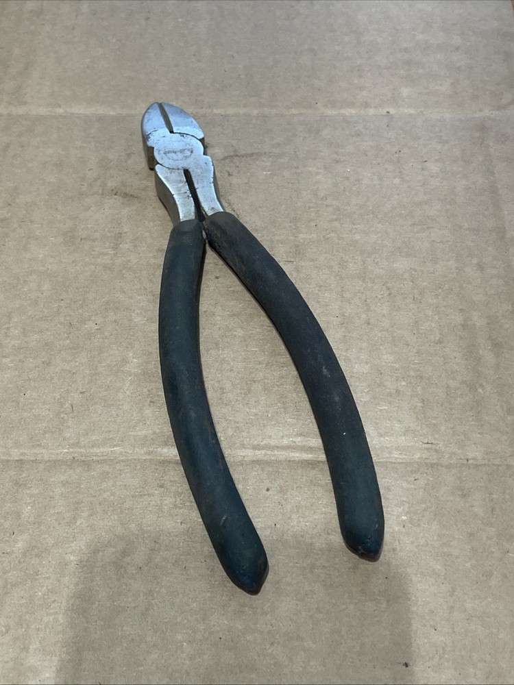 Companion Black Handle 8 in. Diagonal Cutter ! Small Nick Needs Oiled !’
