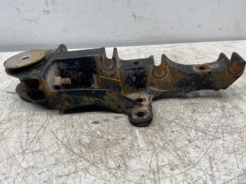 2016 Freightliner 122SD Cab Mount (630-10789)