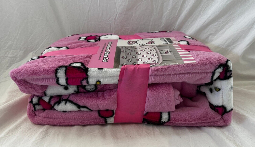 2 piece Hello Kitty Twin Comforter & Sham Set NIP