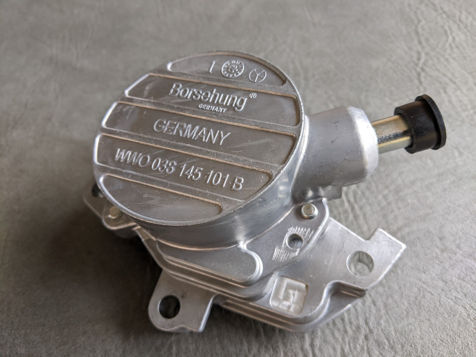NEW GERMAN VACUUM PUMP A4 GOLF JETTA NEW BEETLE TDI ALH 038 145 101 B $144