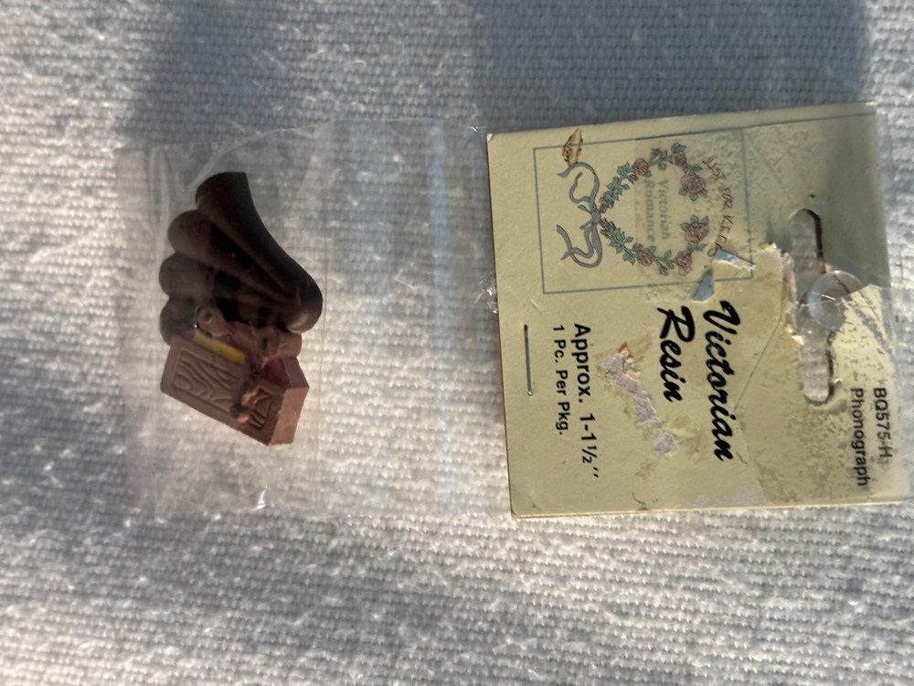 PHONOGRAPH VICTORIAN RESIN NEW SEALED